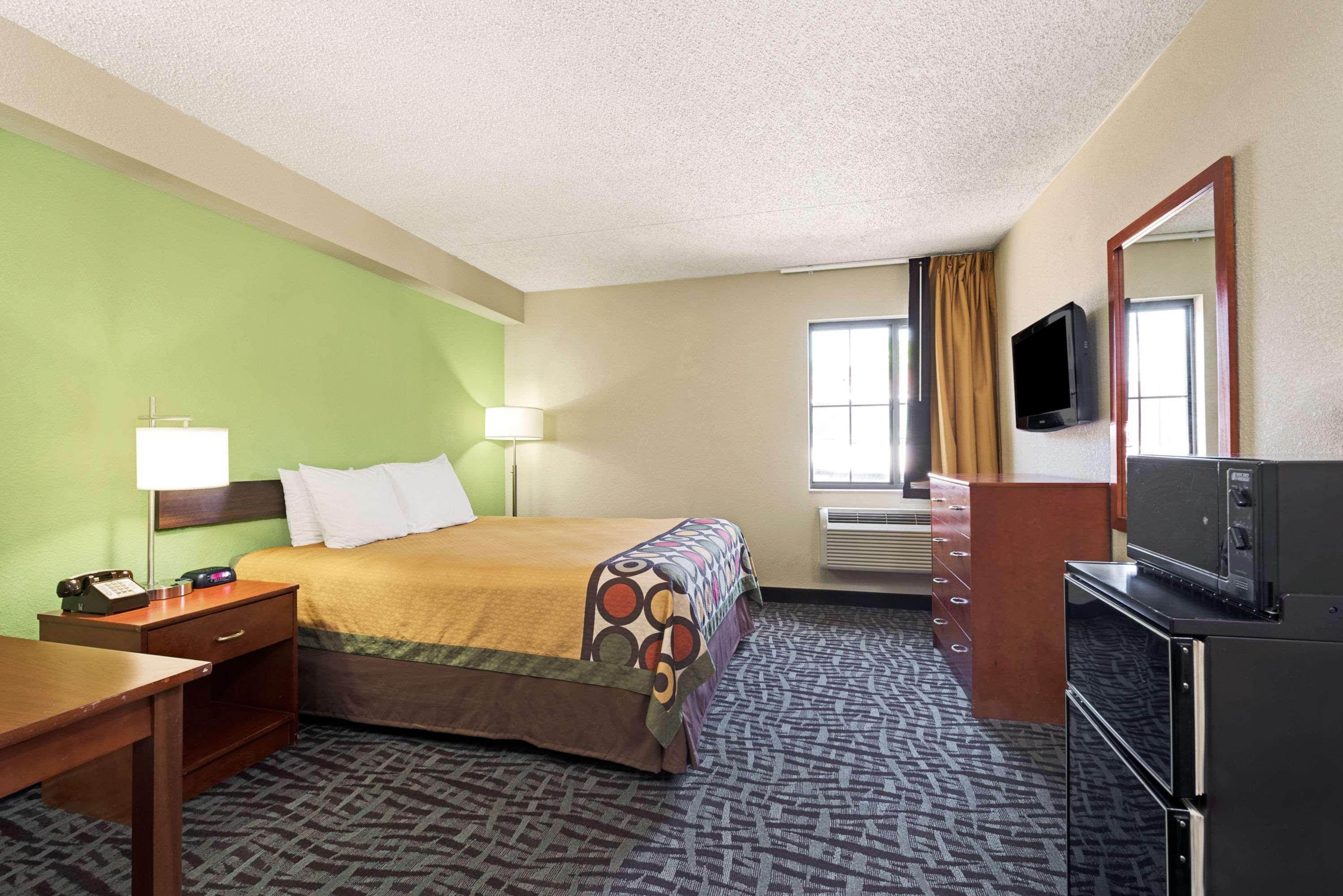 Spark By Hilton Wichita East Экстерьер фото